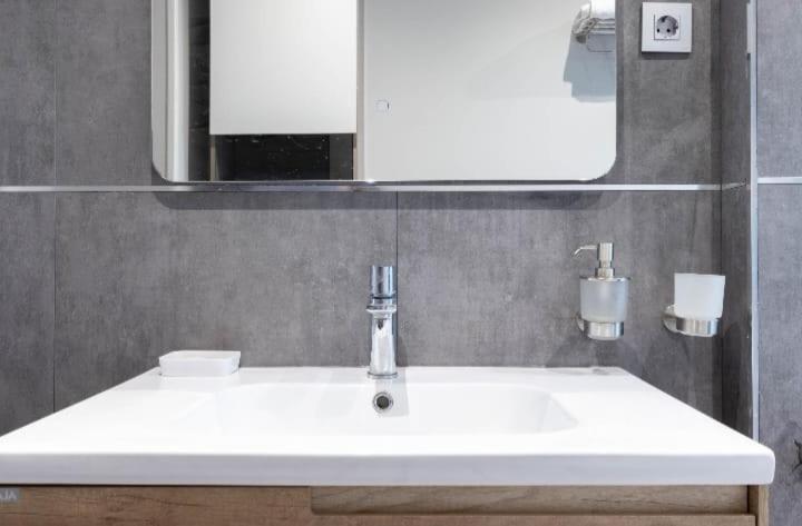 A Tan Solo 800 Metros De San Mames Apartment Bilbao Ngoại thất bức ảnh